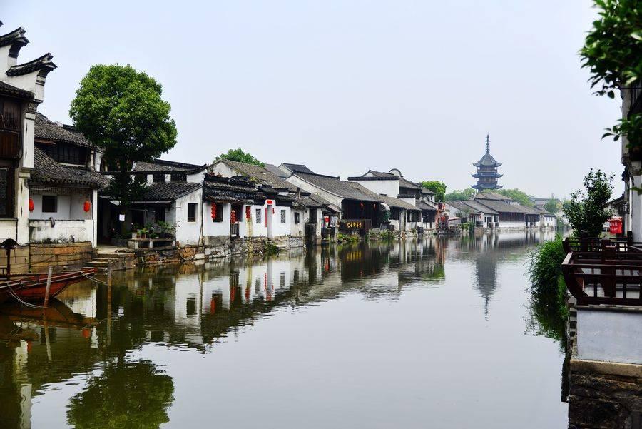 逃离废弃的建筑